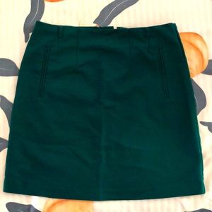 H&M Green Skirt with Faux pockets - Size 8
